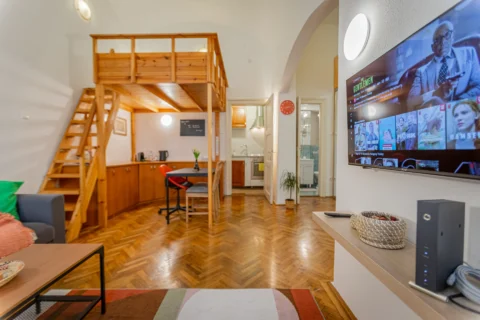 Stylish Studio Apartment for Rent in Dorottya street – close to Vörösmarty square
