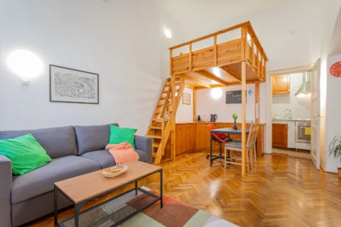 Stylish Studio Apartment for Rent in Dorottya street – close to Vörösmarty square