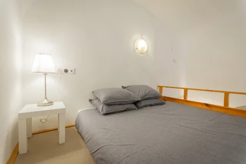 Stylish Studio Apartment for Rent in Dorottya street – close to Vörösmarty square