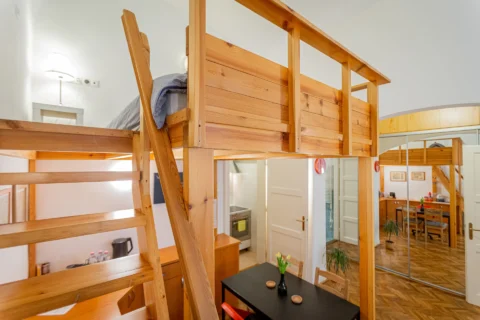 Stylish Studio Apartment for Rent in Dorottya street – close to Vörösmarty square