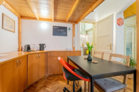 Stylish Studio Apartment for Rent in Dorottya street – close to Vörösmarty square