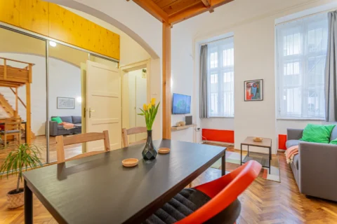Stylish Studio Apartment for Rent in Dorottya street – close to Vörösmarty square