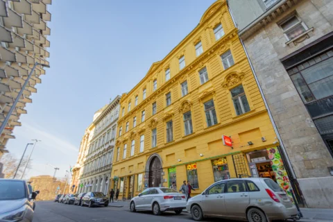 Stylish Studio Apartment for Rent in Dorottya street – close to Vörösmarty square