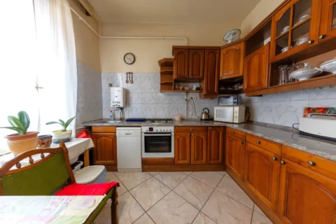 3-bedroom classical apartment FOR SALE in Buda