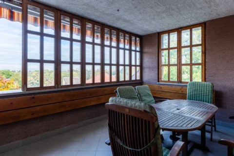 BRIGHT TOP-FLOOR APARTMENT WITH TWO TERRACES AND PANORAMIC VIEWS ON VÁROSHÁZ STREET
