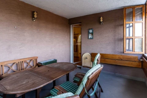 BRIGHT TOP-FLOOR APARTMENT WITH TWO TERRACES AND PANORAMIC VIEWS ON VÁROSHÁZ STREET