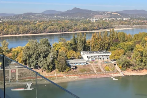 Newly built 2-bedrom with panoramic view for sale in Marina City1 Tower