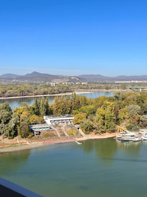 Newly built 2-bedrom with panoramic view for sale in Marina City1 Tower